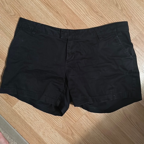 Volcom Shorts 🩳🖤 - Picture 1 of 4